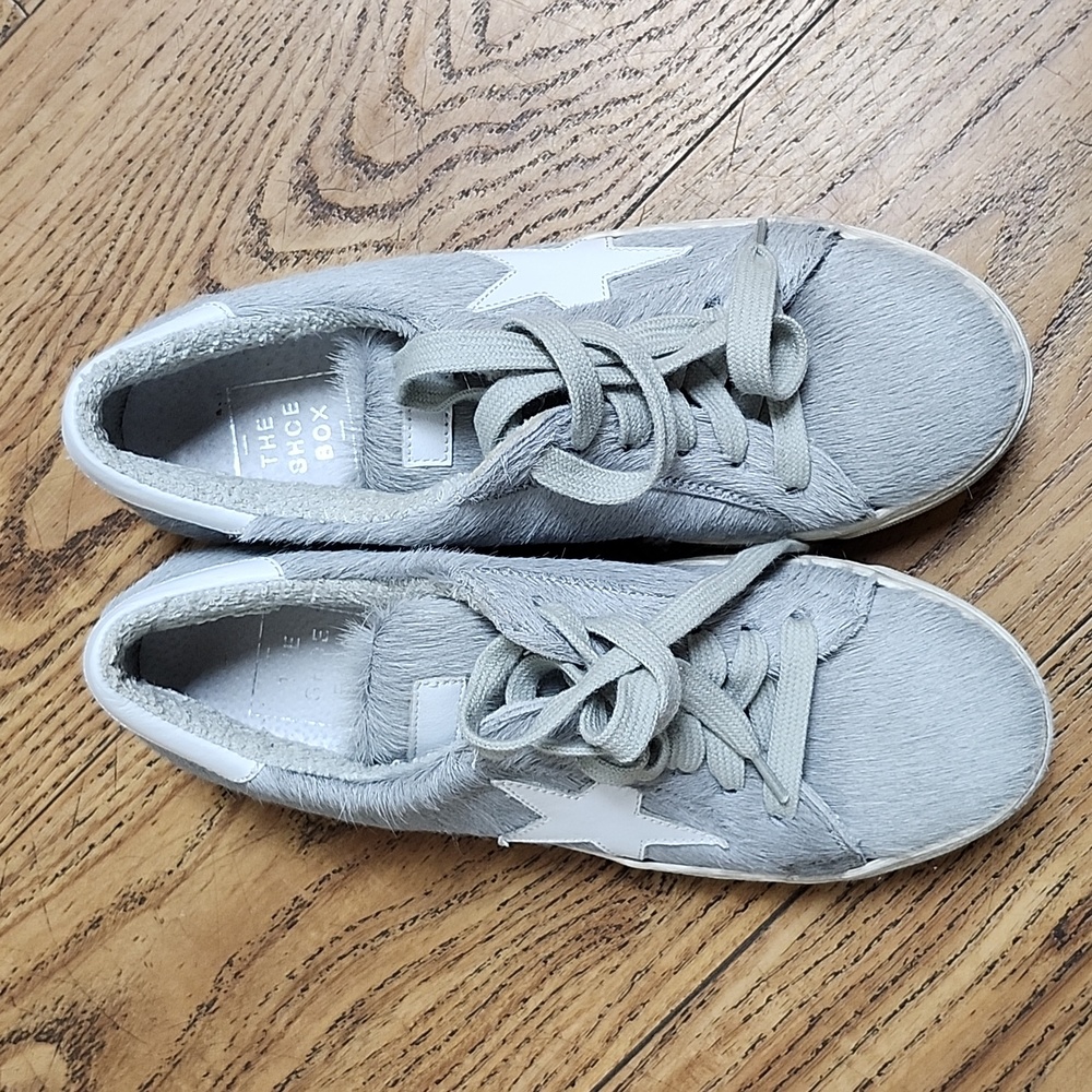 The shoe box Gray pony hair low top sneakers sz 37 US 7-7.5-8